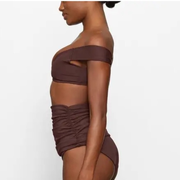 SKIMS Shaping Swim Off-the-shoulder Top sz.S Cocoa NWOT - Picture 2 of 7